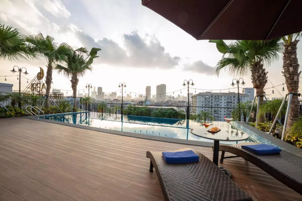 FTE BA DINH HOTEL or similar